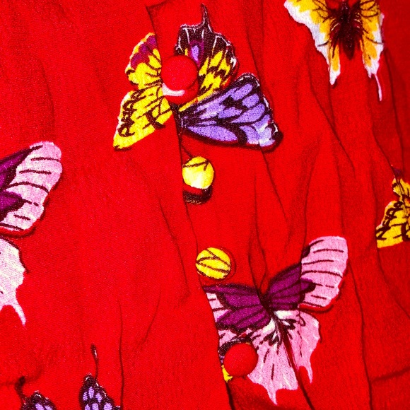 Butterfly print blouse. - Picture 3 of 3